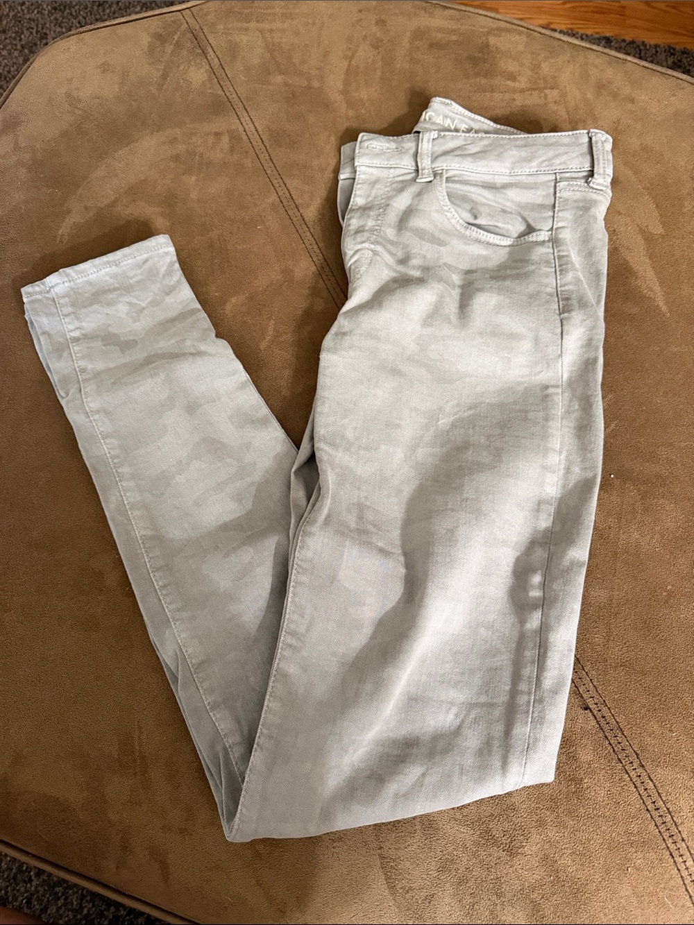 Women’s Skinny Jeans in Light Gray Camo
